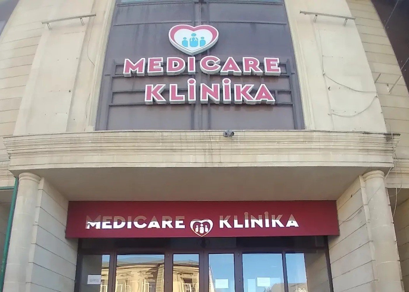 Pasiyentin öldüyü "Medicare" klinikası fəaliyyətini bərpa etdi - VİDEO