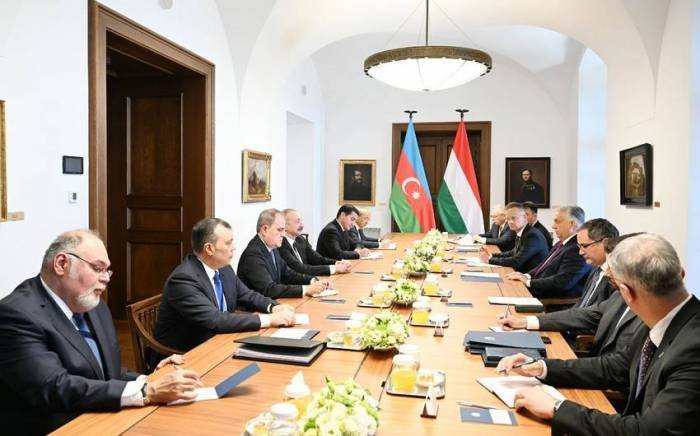 Macarıstanın  paytaxtında  prezident İlham Əliyev  və Baş nazirin geniş tərkibdə görüşü olub